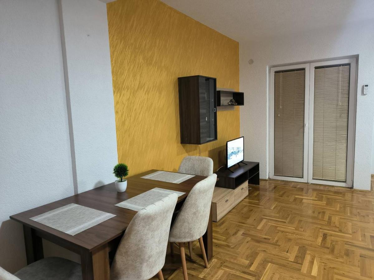 Apartment Elena Luka *